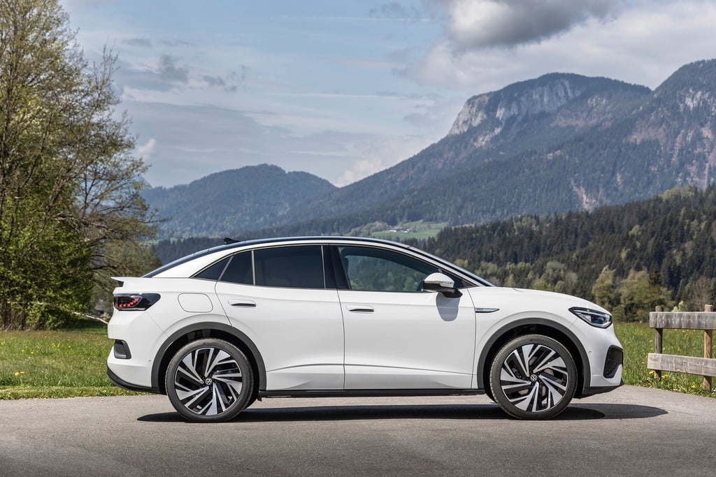 Schräge Sache: Der ID.5 (im Bild) unterscheidet sich im Design vor allem in der Heckgestaltung vom ID.4.