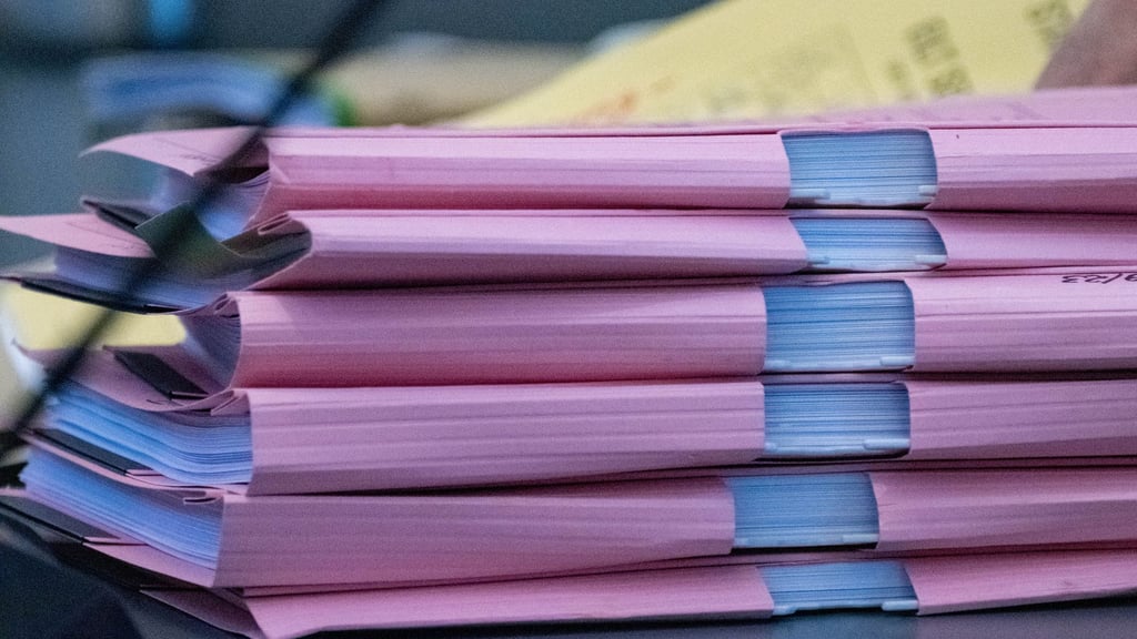 Ein Mann muss in Haft, weil er in Magdeburg Buttersäure verteilt hat. (Symbolbild)