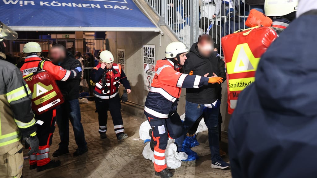 Bei den Krawallen am Rande des Ost-Derbys 1. FC Magdeburg gegen Dynamo Dresden gab es zahlreiche Verletzte.