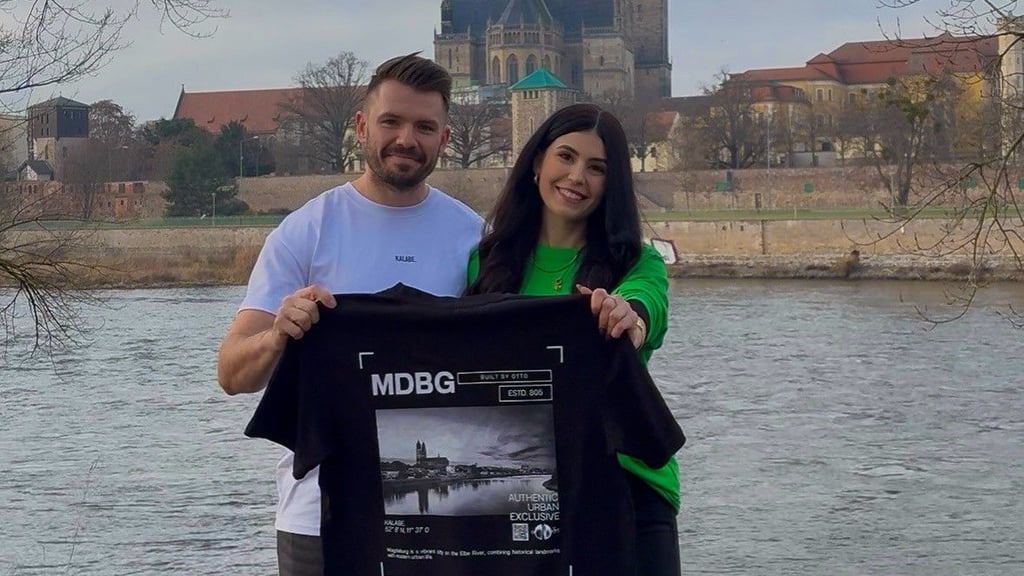 Kai Labenski und Magdalena Knezevic lieben Magdeburg. Mit entsprechenden Designs auf T-Shirts und Hoodies wollen sie Heimatliebe für alle tragbar machen. 