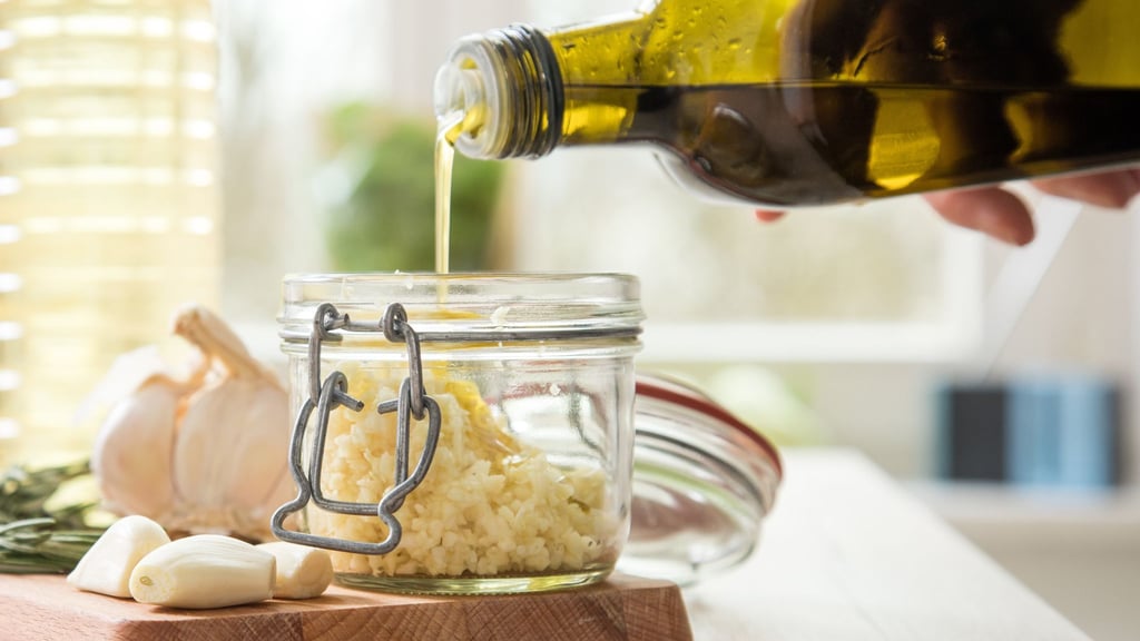 Von teuer bis günstig: Vier Olivenöle landen auf den ersten Plätzen der Stiftung Warentest.