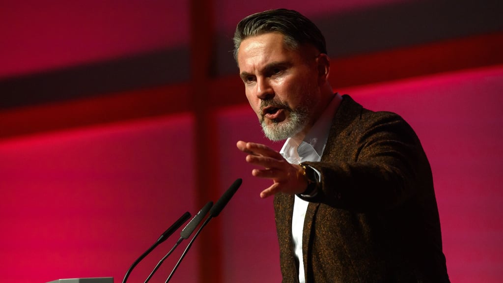 Der BSW-Bundesvorsitzende Fabio de Masi fordert von Thüringens Ministerpräsident Mario Voigt (CDU), Zweifel an seiner wissenschaftlichen Redlichkeit auszuräumen. (Archivbild)