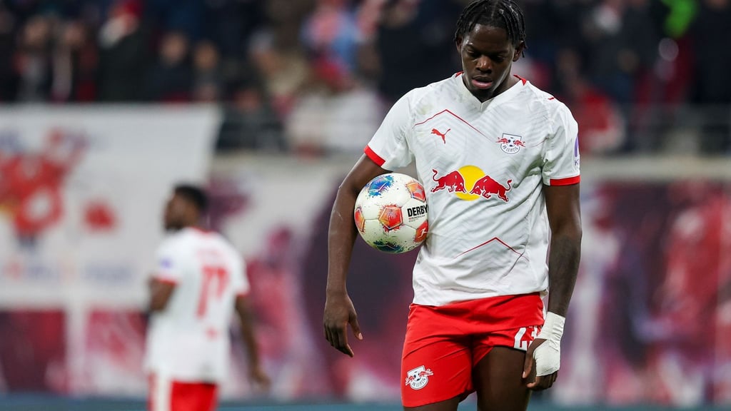 Castello Lukeba fehlt RB Leipzig weiter mit Knieproblemen. (Archiv