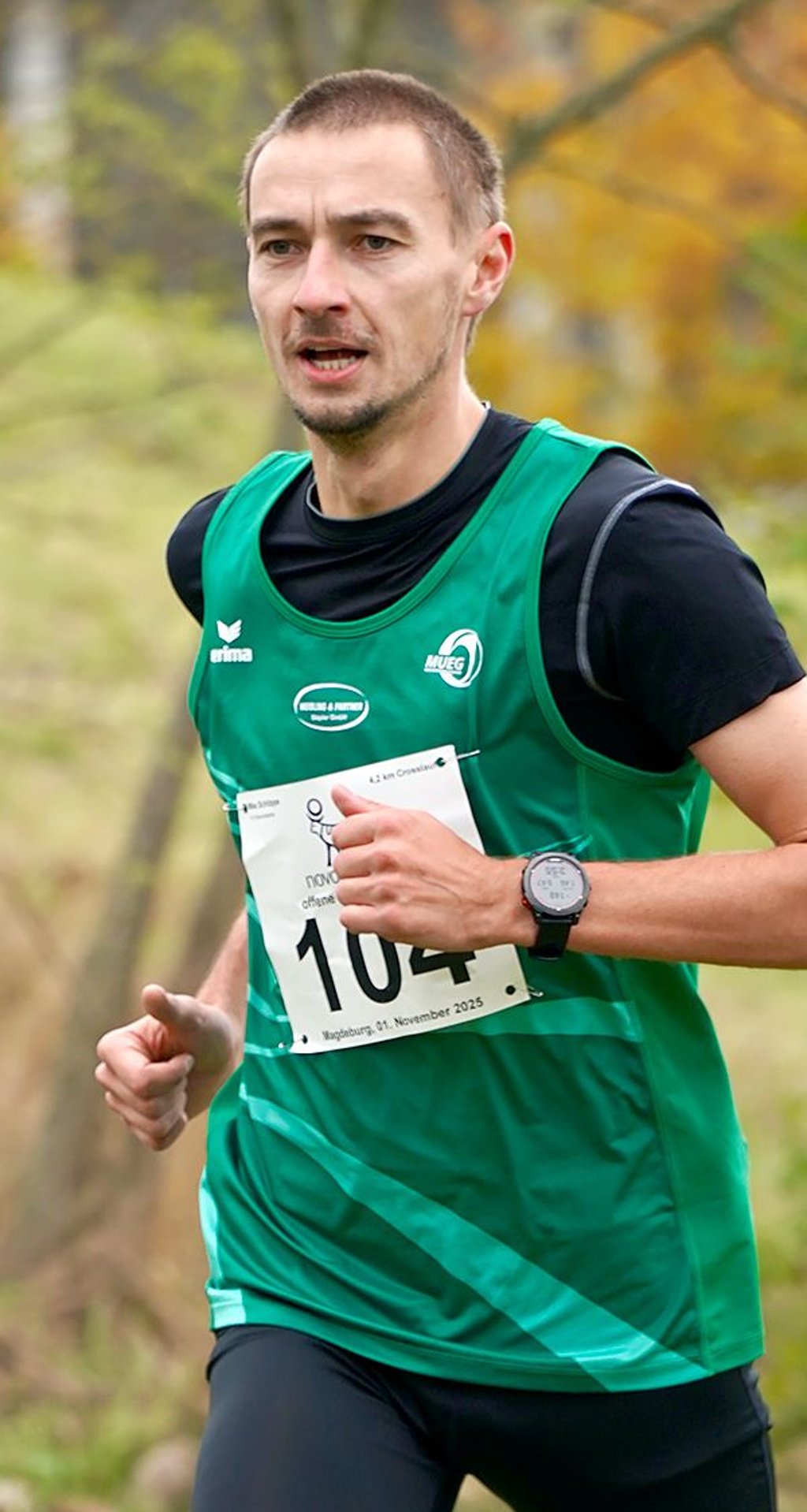 Sein Markenzeichen ist die Vielseitigkeit, die sich in seinen Erfolgen in den unterschiedlichsten leichtathletischen Disziplinen zeigt. Max Schöppe ist ein äußerst erfolgreicher und langjähriger Leichtathlet des SV Braunsbedra.