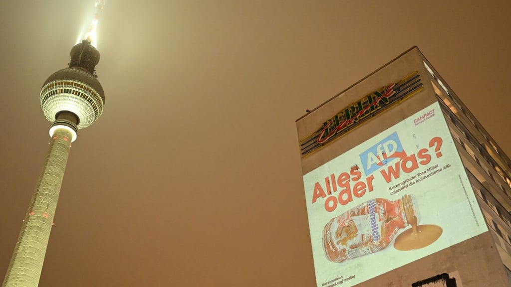 Solche Großprojektionen waren in mehreren Städten geplant.