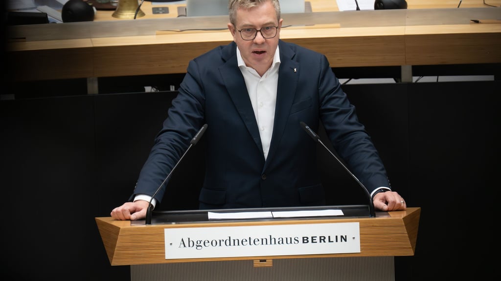 Finanzsenator Stefan Evers (CDU) hält Investitionen in Klimaschutz aus verschiedenen Gründen für richtig.