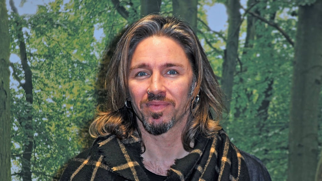 Gil Ofarim ist Teil der 19. Dschungelcamp-Staffel, hält sich dort bislang aber bedeckt.