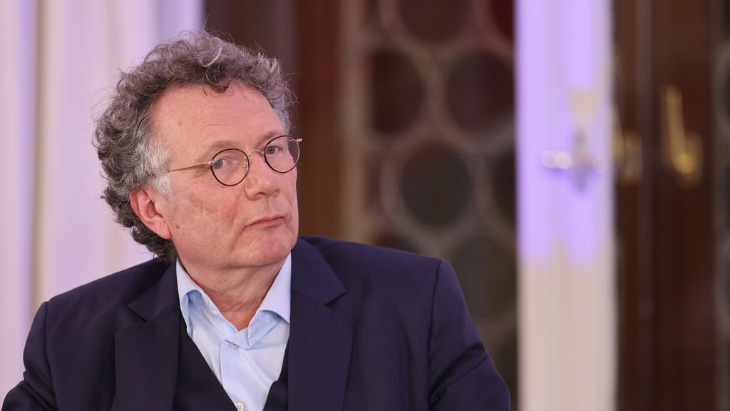 Der Schriftsteller Ingo Schulze kommt 2026 als Poetikprofessor nach Bamberg – im Gepäck hat der 1962 Geborene auch sein neuestes Werk. (Archivbild)