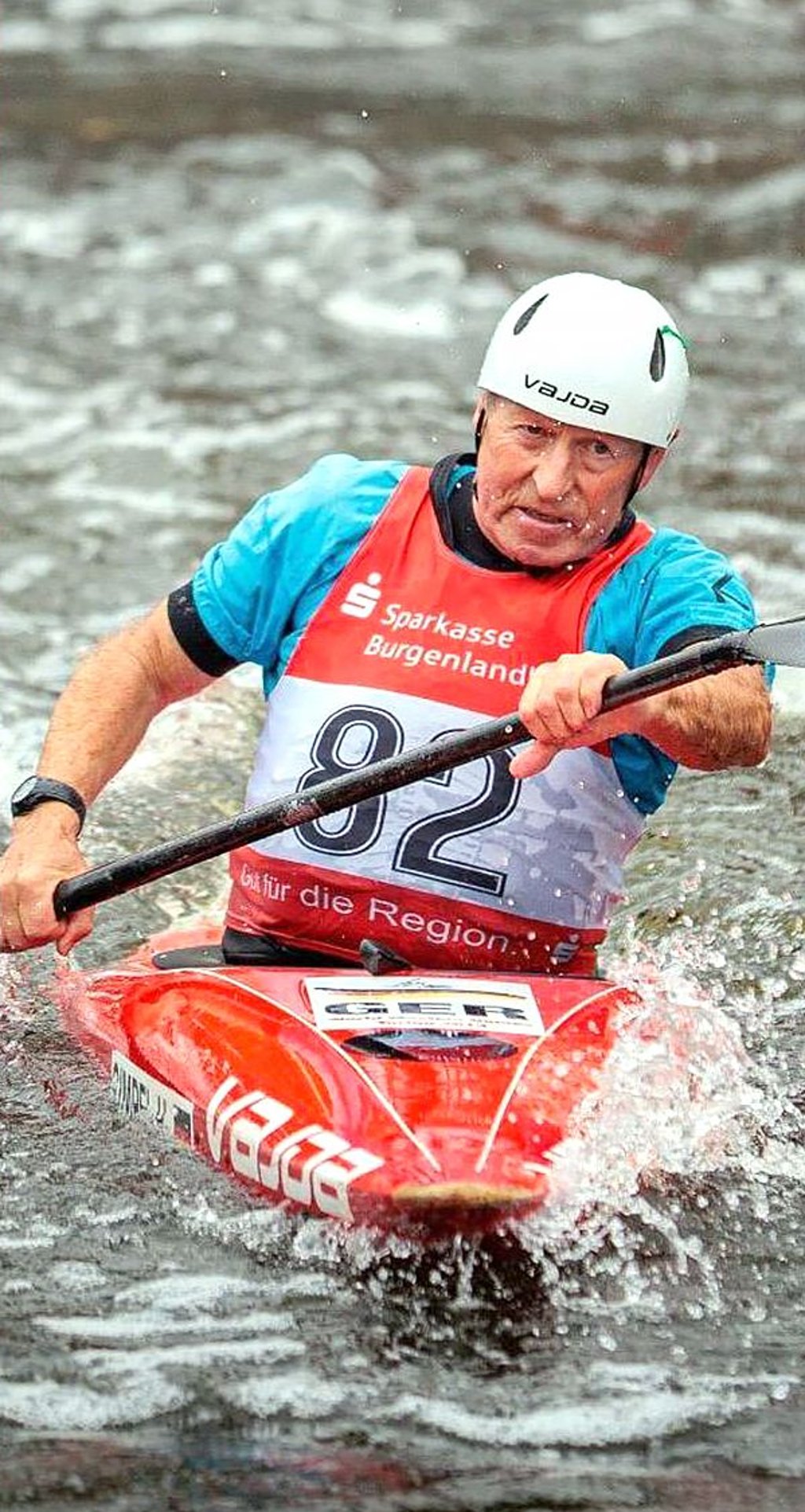 Harald Gimpel blickt auf eine über sechzigjährige Karriere im Kanuslalom zurück. Bereits im jungen Alter feierte er seine ersten großen Erfolge als DDR-Jugendmeister im Einer-Kajak.