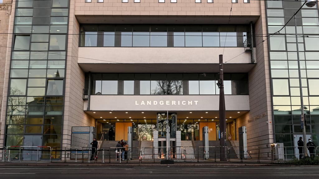 Der Eingang zum Landgericht Magdeburg. In den nächsten Monaten könnte das Gericht Schauplatz eines  ungewöhnlichen Prozesses werden. Es geht um Steuerbetrug in Höhe von rund 20 Millionen Euro.&nbsp;