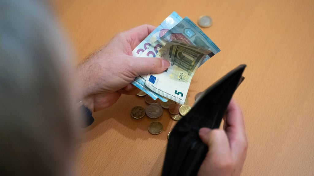 Eine Frau hat am Donnerstag in Weißenfels ihre Geldbörse verloren und die Polizei informiert (Symbolfoto).