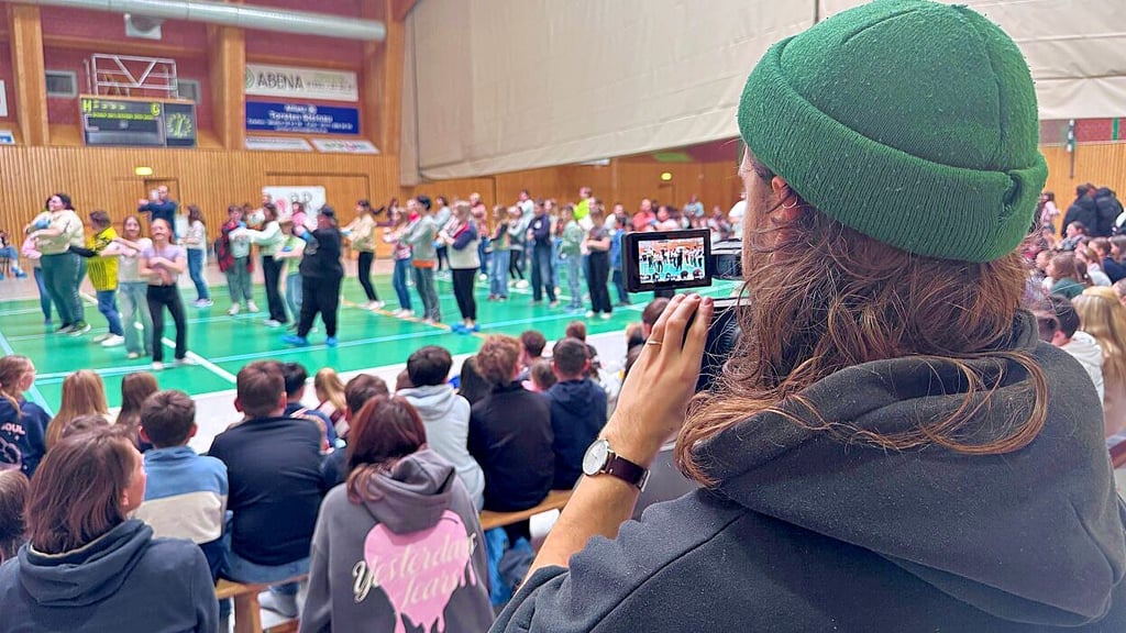 Zum Abschluss widmeten sich Tanzgruppen  dem Thema künstlerisch.