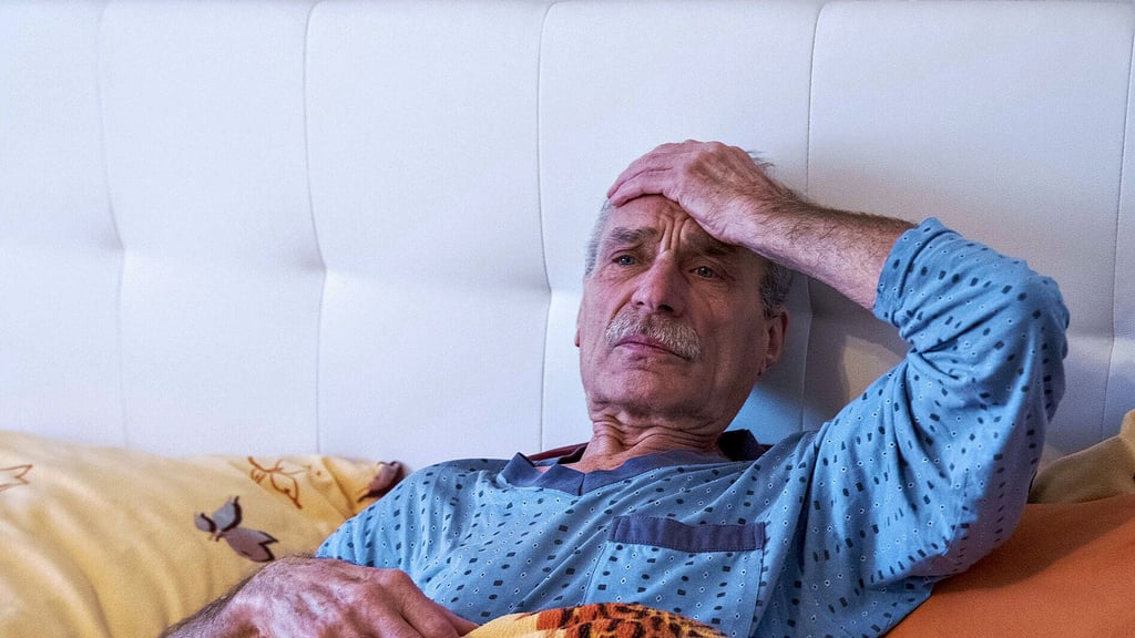 Der passionierte Läufer Harry Richter wurde beim Joggen  von einem angeleinten großen Hund umgeworfen und hat sich verletzt. Nun muss er das Bett hüten, der Hundehalter floh und ist nicht bekannt.