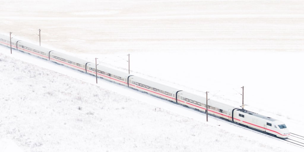 Im Landkreis Peine musste ein liegengebliebener ICE geräumt werden. (Symbolbild)