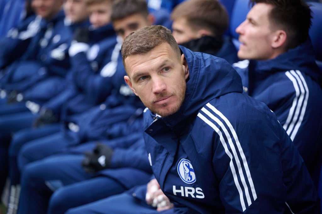 Edin Dzeko bleibt vorerst Joker beim FC Schalke. (Archivbild)