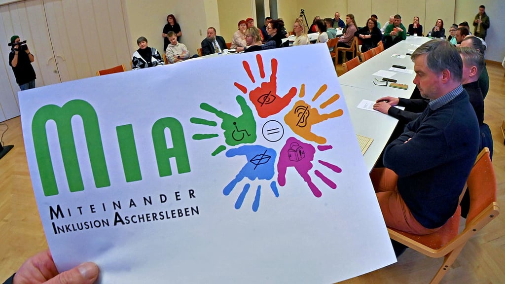 Die Partner des Inklusionsnetzwerks „Miteinander Inklusion Aschersleben“ sind bei der Gründungsveranstaltung im Bestehornhaus zusammengekommen.