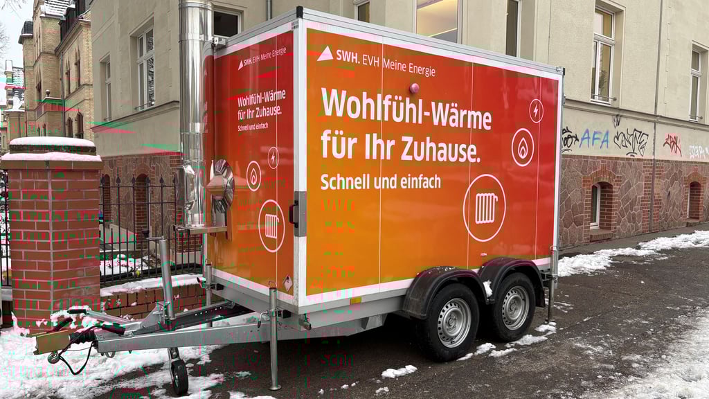 Ein "Hotmobil" der Stadtwerke versorgt derzeit die internationale Kita in der Herweghstraße.