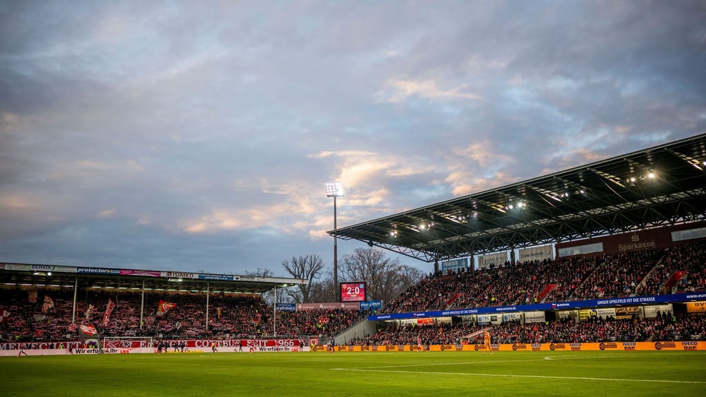 Energie Cottbus erhält das Go vom Ministerium für die geforderten Umbaumaßnahmen im Stadion. (Archivbild)