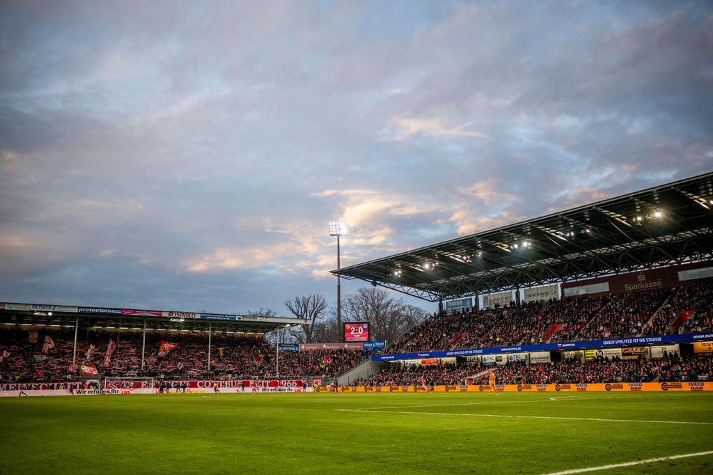 Energie Cottbus erhält das Go vom Ministerium für die geforderten Umbaumaßnahmen im Stadion. (Archivbild)