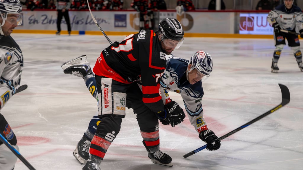 Bitter: Für Bulls-Kapitän Thomas Merl (l.) ist die Saison nach einer schweren Verletzung vorzeitig beendet.