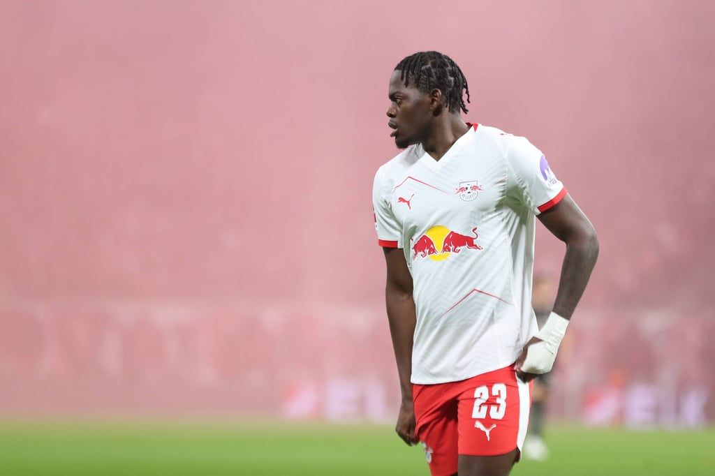 Castello Lukeba im Trikot von RB Leipzig