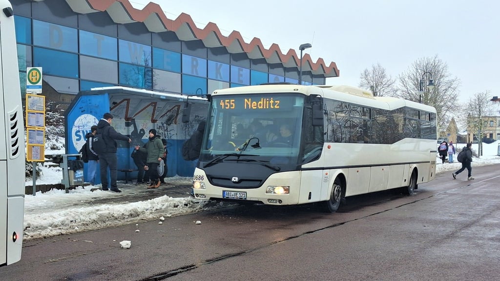 Bislang fuhr um 12.22 Uhr der Bus 455 an der Zerbster Schwimmhalle in Richtung Dobritz ab, um von dort weiter über Grimme und Reuden/Anhalt nach Nedlitz zu fahren. Ab 1. Februar ändert sich das.
