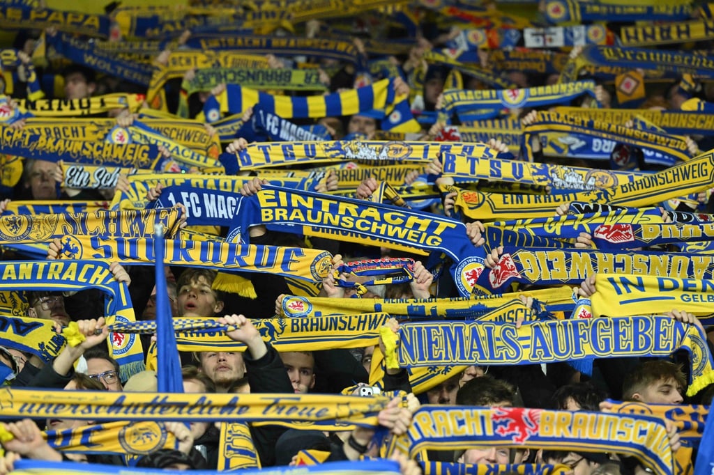 Fans von Eintracht Braunschweig.