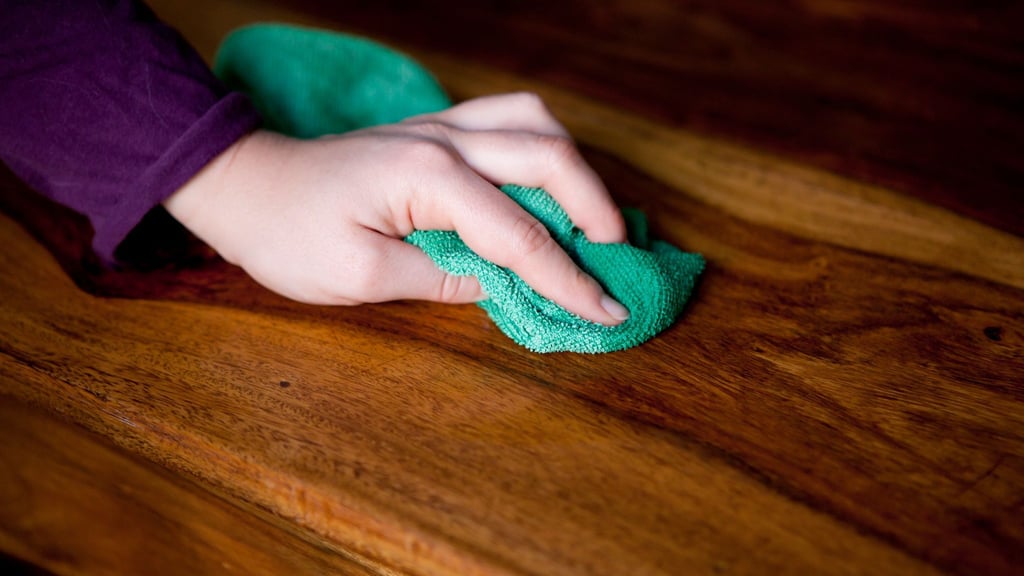 Schlechte Testergebnisse: Nur wenige der geprüften Holzpflegeöle erhielten die Bewertung "gut" oder "sehr gut".