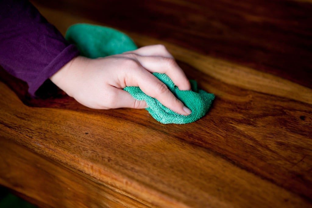 Schlechte Testergebnisse: Nur wenige der geprüften Holzpflegeöle erhielten die Bewertung "gut" oder "sehr gut".