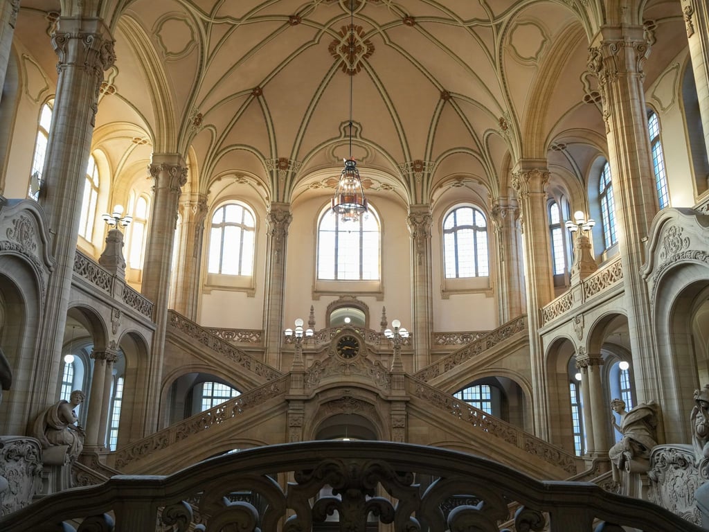 Ein 29-Jähriger soll Mietinteressenten getäuscht und Vorauszahlungen erschlichen haben. Sein Verteidiger kündigte eine Aussage an. (Foto Illustration)