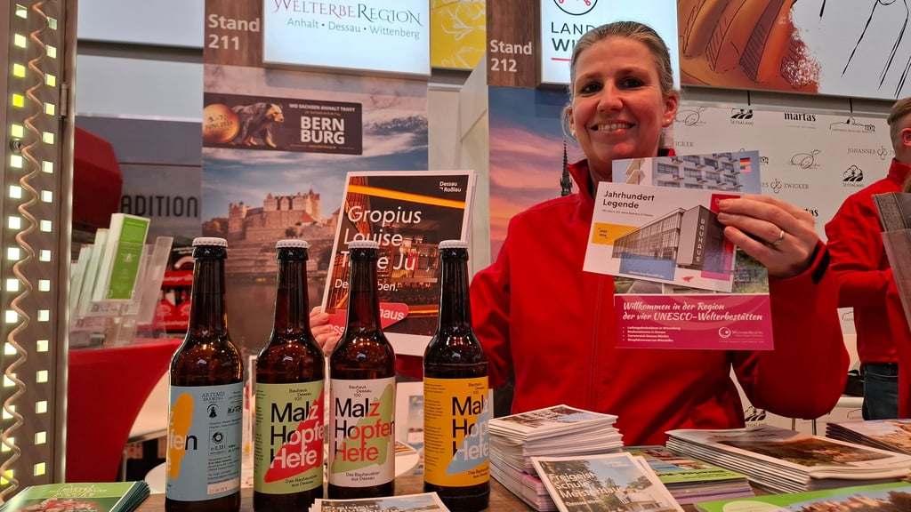 Mit dem neuen Bauhaus-Bier hat die Dessau-Roßlauer Stadtmarketinggesellschaft am Wochenende auf der Grünen Woche in Berlin für das Jubiläum „100 Jahre Bauhaus in Dessau“ geworben - und viel Zuspruch erhalten. 