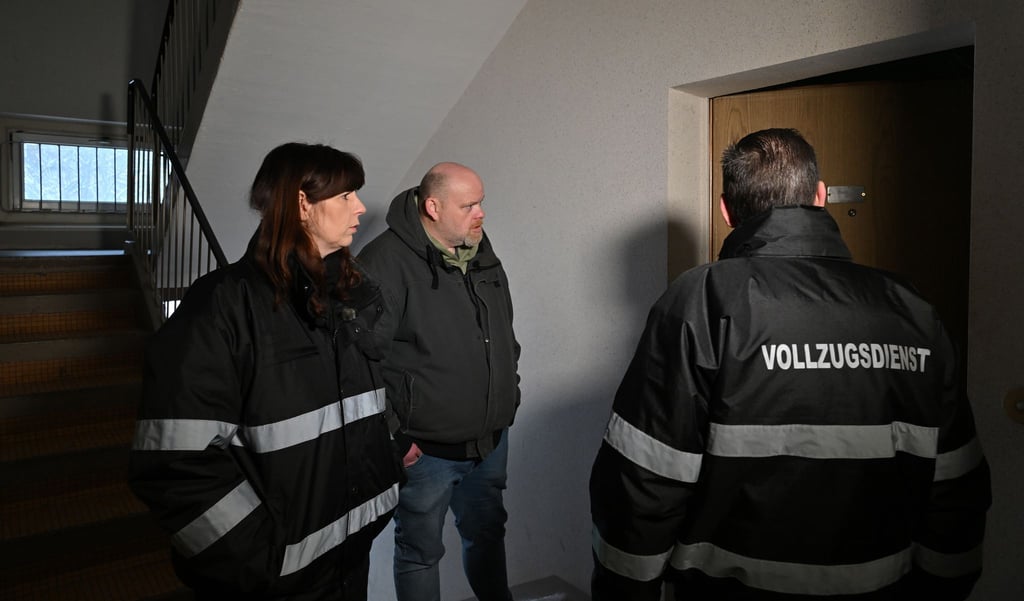 Wer nicht zur Arbeit erscheint, bekommt Besuch von Sandra Hesse und ihren Kollegen.