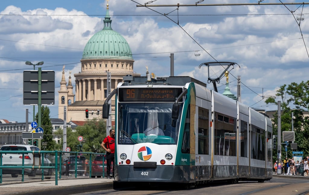 Die Gewerkschaft Verdi kündigt für Montag einen Warnstreik beim öffentlichen Nahverkehr in Brandenburg an (Archivbild).