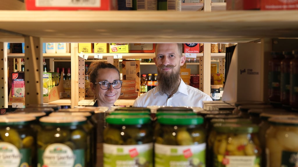 Ein Supermarkt, der niemals schließt: Dieser Traum steht im Wernigeröder Ortsteil Silstedt gerade auf der Kippe. Die Idee für den 24/7-Laden haben Sandy Hoppert und Marius Schiel von „Unser Schopp“ entwickelt.