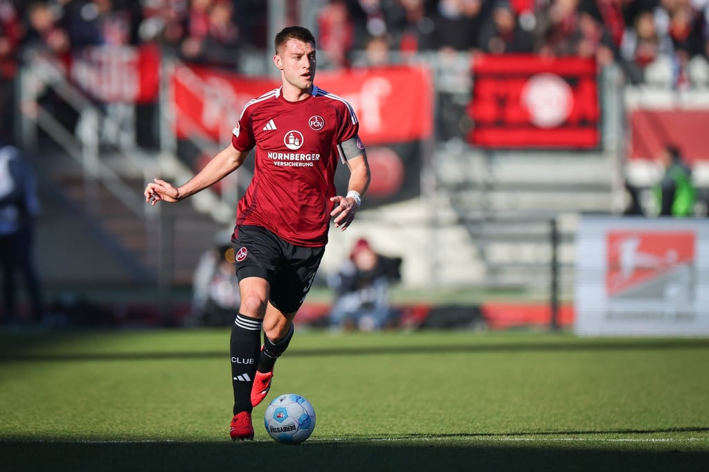 Sofort für Arminia Bielefeld spielberechtigt: der bislang für Nürnberg aktive Innenverteidiger Robin Knoche (Archivbild).