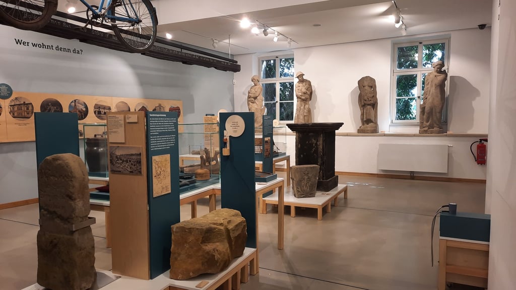 Die Ausstellung des Bördemuseums Ummendorf können Kursteilnehmer bald von ihren Yogamatten aus betrachten.