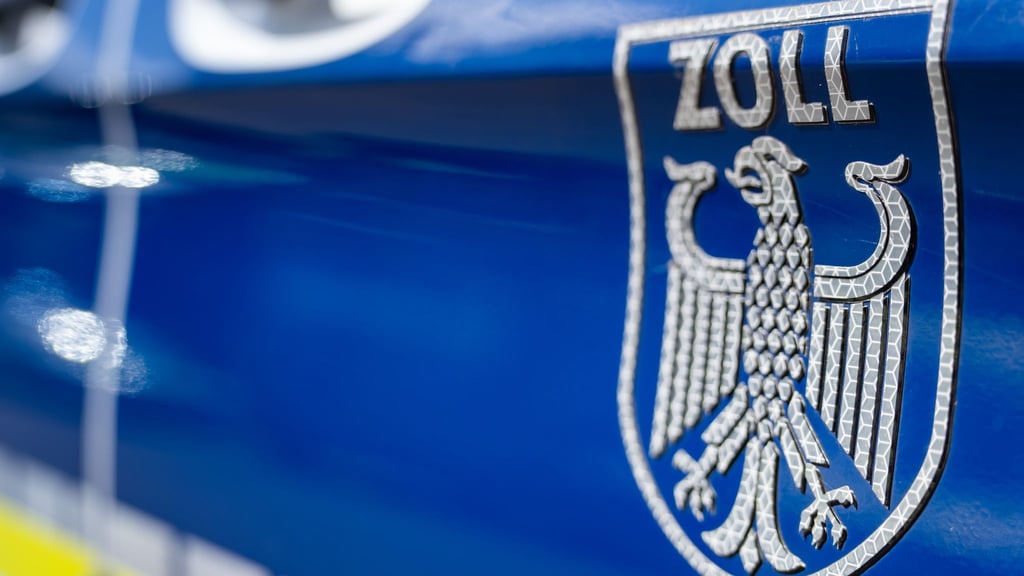 Einsatzkräfte der Finanzkontrolle Schwarzarbeit des Hauptzollamts Frankfurt (Oder) decken Fälle illegaler Beschäftigung auf. (Symbolbild)