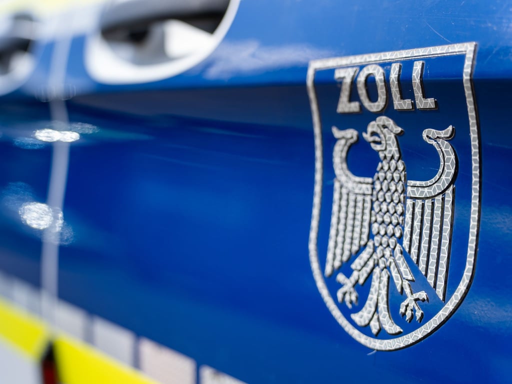 Einsatzkräfte der Finanzkontrolle Schwarzarbeit des Hauptzollamts Frankfurt (Oder) decken Fälle illegaler Beschäftigung auf. (Symbolbild)