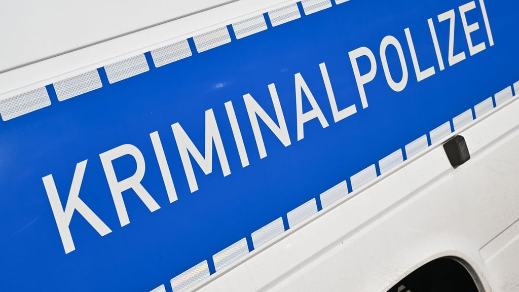 Die Kriminalpolizei ermittelt, wie es zu dem Tod der beiden Männer kam. (Symbolbild)