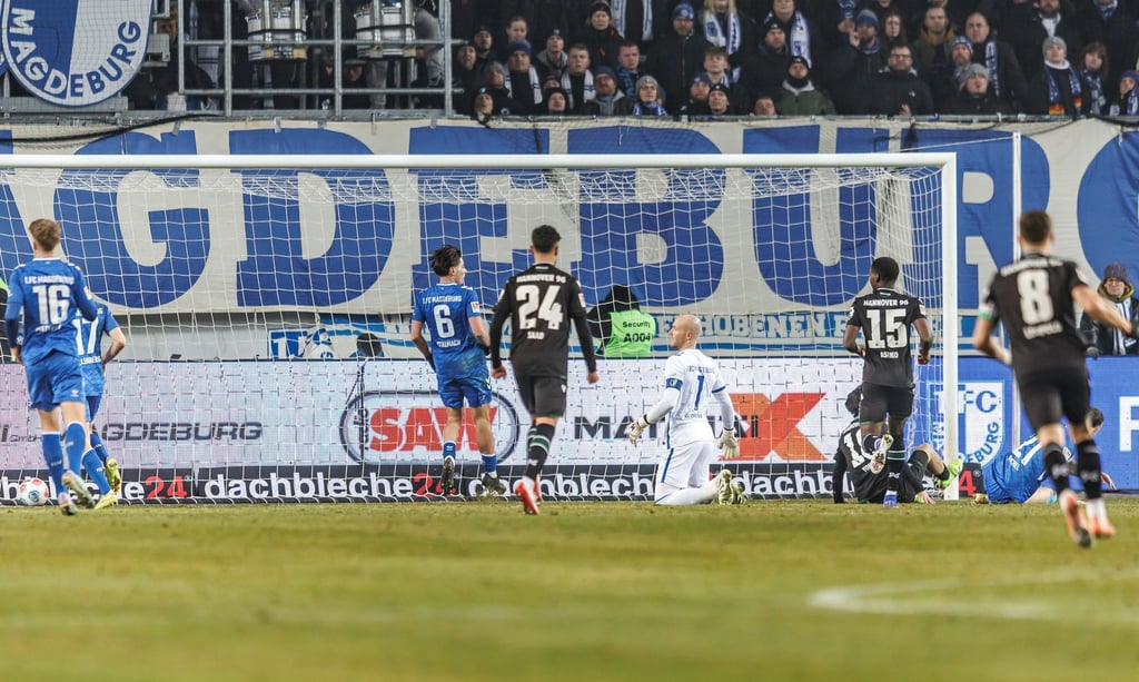 Dominik Reimann (in weiß) kann dem Ball zur Gästeführung nur hinterherschauen