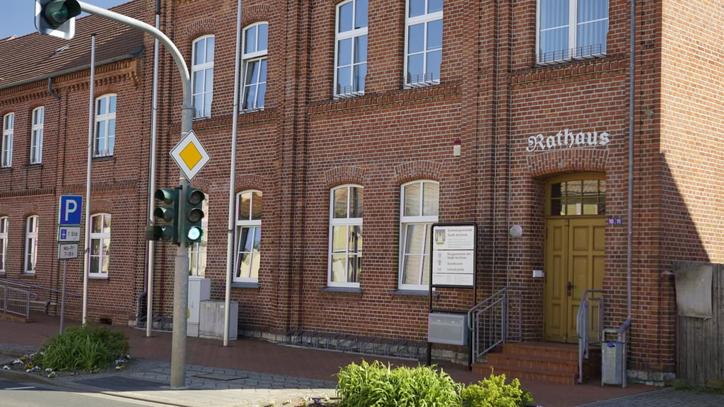 Im Jerichower Rathaus muss eine neue Stadtratssitzung vorbereitet werden. Die vorhergehende war ungültig.