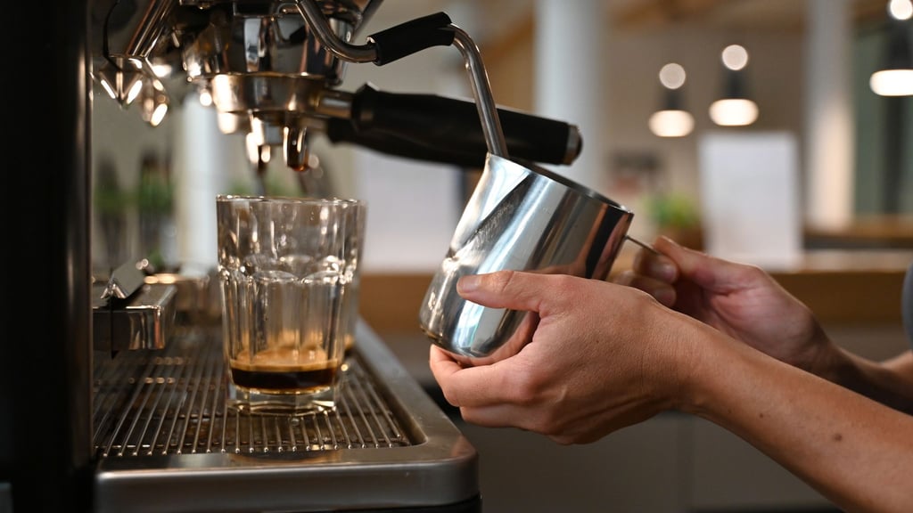 Viele Dienstleistungsunternehmen blicken zu Jahresbeginn vorsichtiger auf die kommenden Monate (Symbolbild)