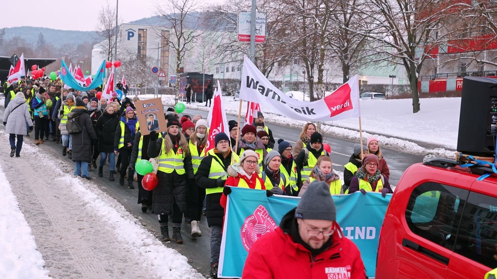 Warnstreik bei Eis und Schnee am 27. Januar am Uniklinikum Jena. Am Montag folgt der nächste Warnstreik. (Archivbild)