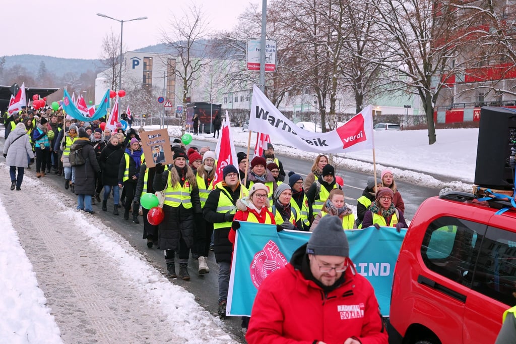 Warnstreik bei Eis und Schnee am 27. Januar am Uniklinikum Jena. Am Montag folgt der nächste Warnstreik. (Archivbild)