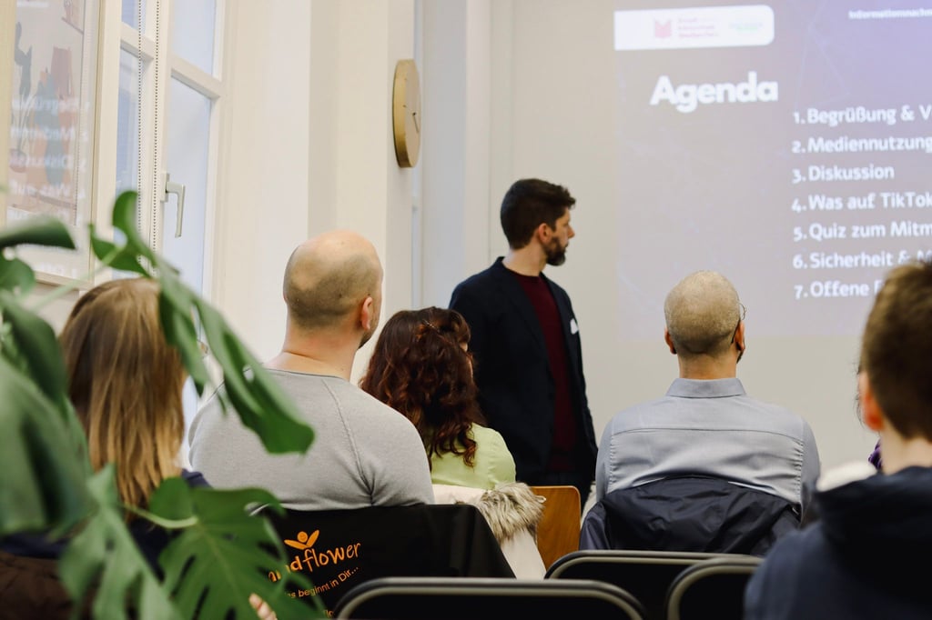 Kinder und Jugendliche nutzen gerne Apps wie Snapchat. Hilfestellung zur Ausbildung von Medienkompetenz bietet das Digitalisierungszentrum Zeitz in einer Veranstaltungsreihe an.