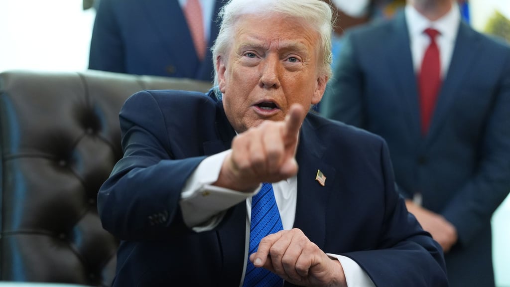 Weitere Kriegsschiffe seien unterwegs in Richtung Iran, sagt US-Präsident Donald Trump.