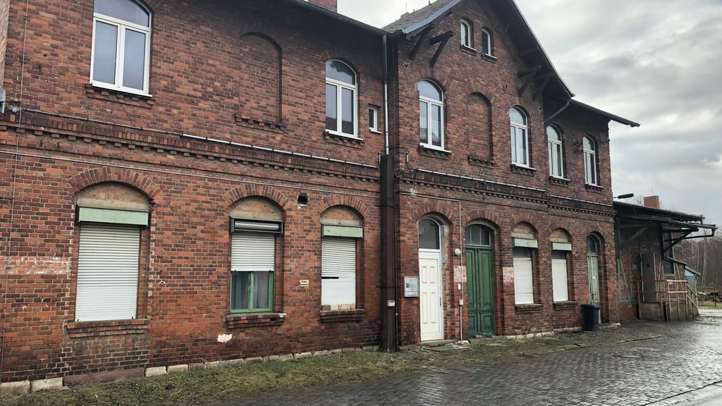 Am Bahnhof Gerbstedt kommt derzeit kein Zug an. Ob sich das bald ändert? Die neue gegründete Eisenbahn Projektgesellschadt hat jedenfalls Pläne dafür.