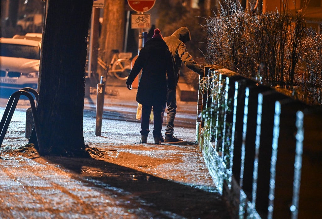 Insbesondere in der Hauptstadt gibt es laut Krankenhausgesellschaft viele Stürze wegen Glätte. (Archivbild)