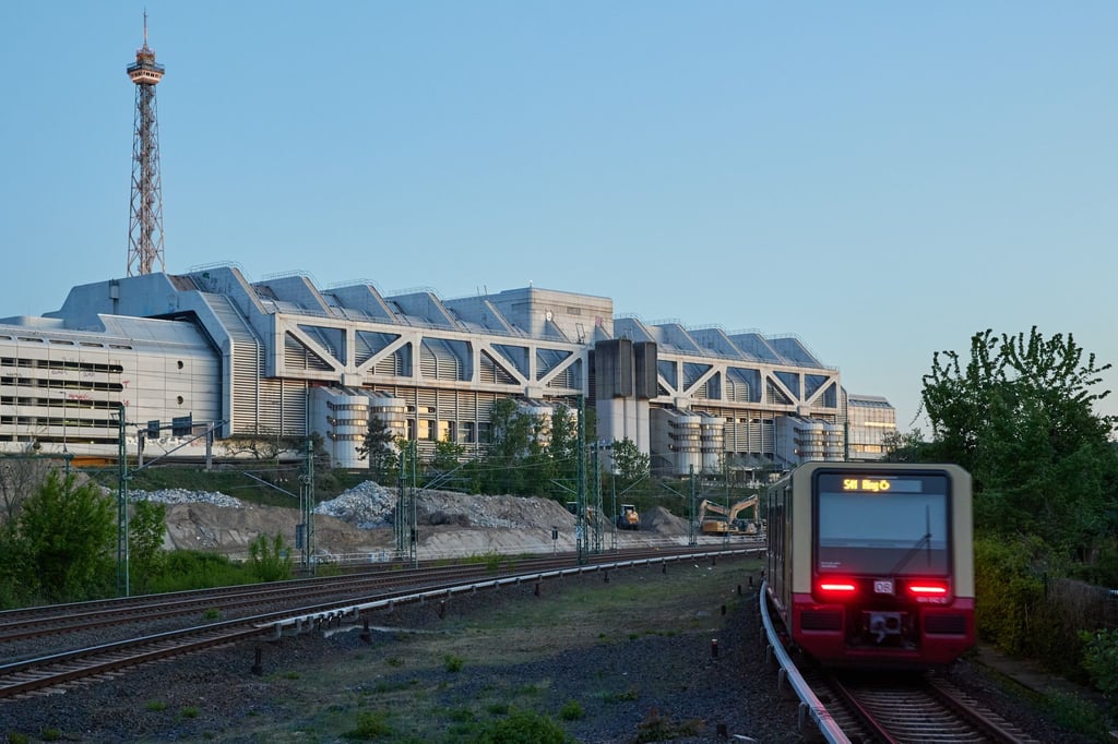 Am Morgen müssen Fahrgäste ein bisschen länger warten als gewohnt. (Archivbild)