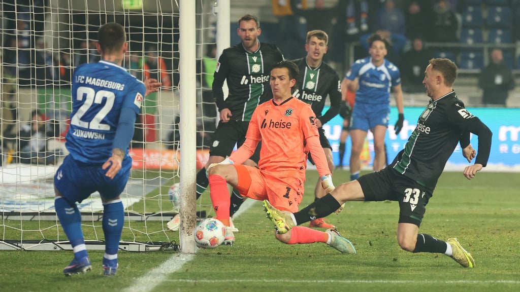 Eine der wenigen Chancen des 1. FC Magdeburg. Für Mateusz Zukowski ist der Winkel&nbsp;gegen Nahuel Noll zu spitz.